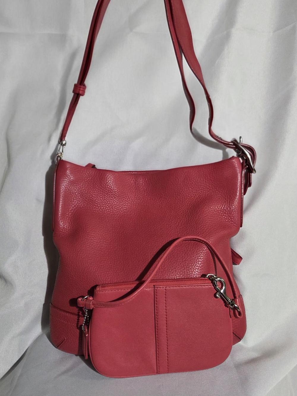 Coach Medium Coral Pink Signature Shoulder Bag Zip Tassel With Wristlet